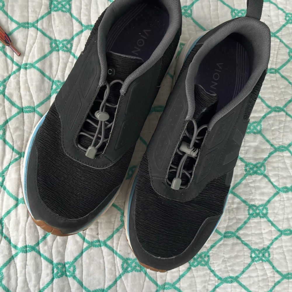 Vionic Men's Black and Gray Athletic Shoes